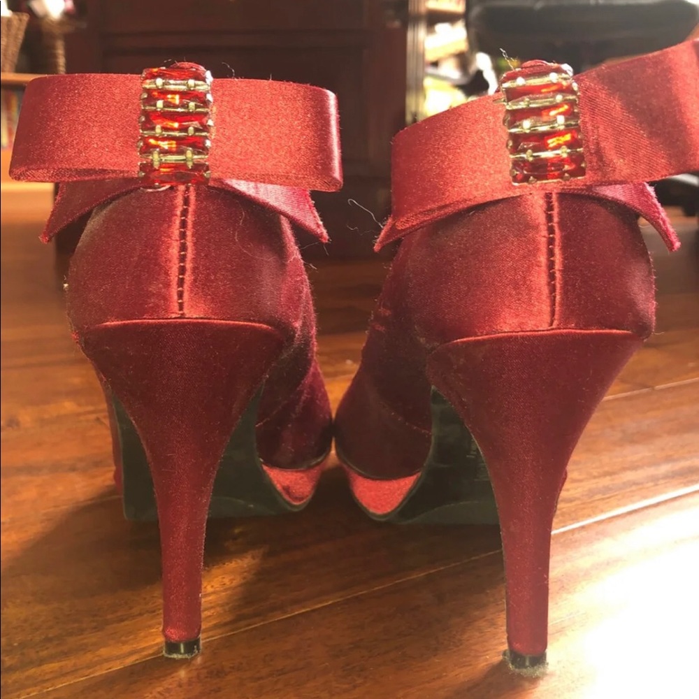 Red Heels - Picture 2 of 4